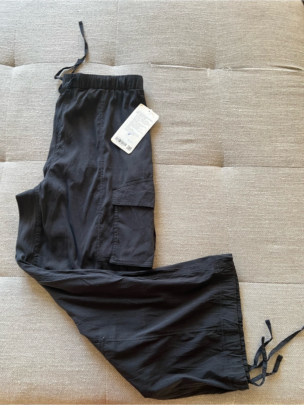 NWT lululemon Lightweight Adjustable Mid-Rise Cargo Pants Black L